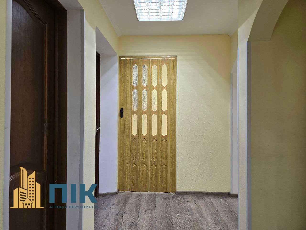 Без%  - Продаж - трикімнатна квартира - вул. Урицького, 32