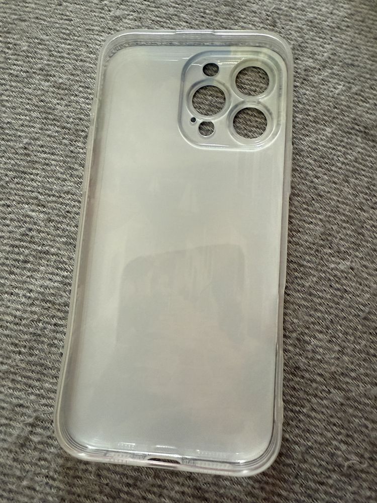 Sprzedam etui iphone 16 pro max
