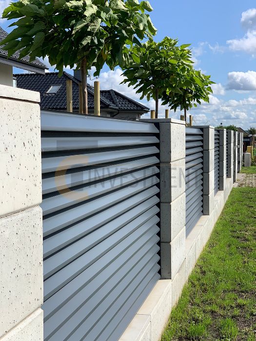 Białe bloczki pustaki ogrodzeniowe betonowe SLABB - Montaż ogrodzeń