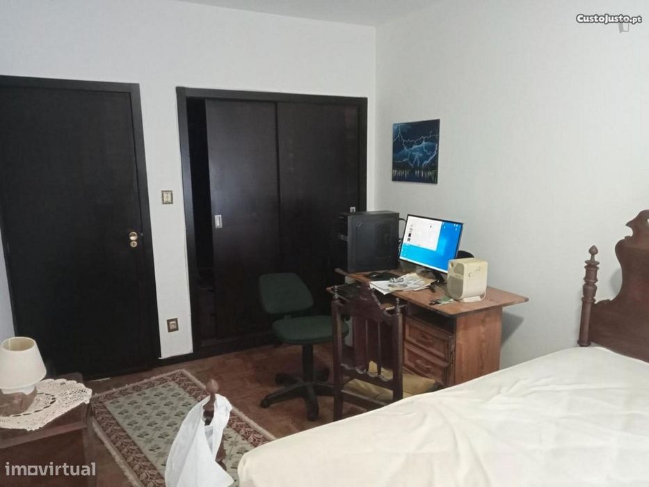 249493 - Quarto com cama de solteiro em...