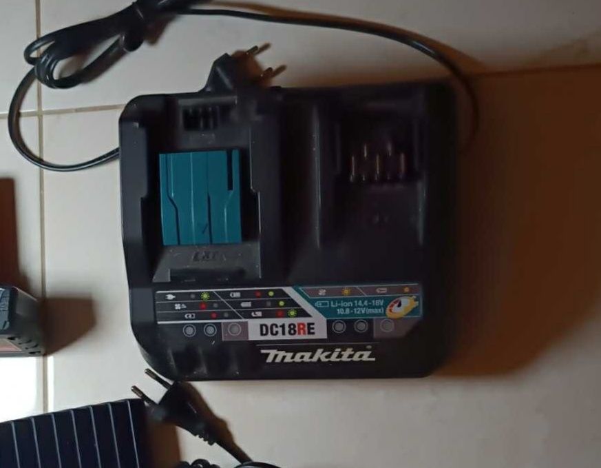 Makita DC18RC зарядний пристрій.