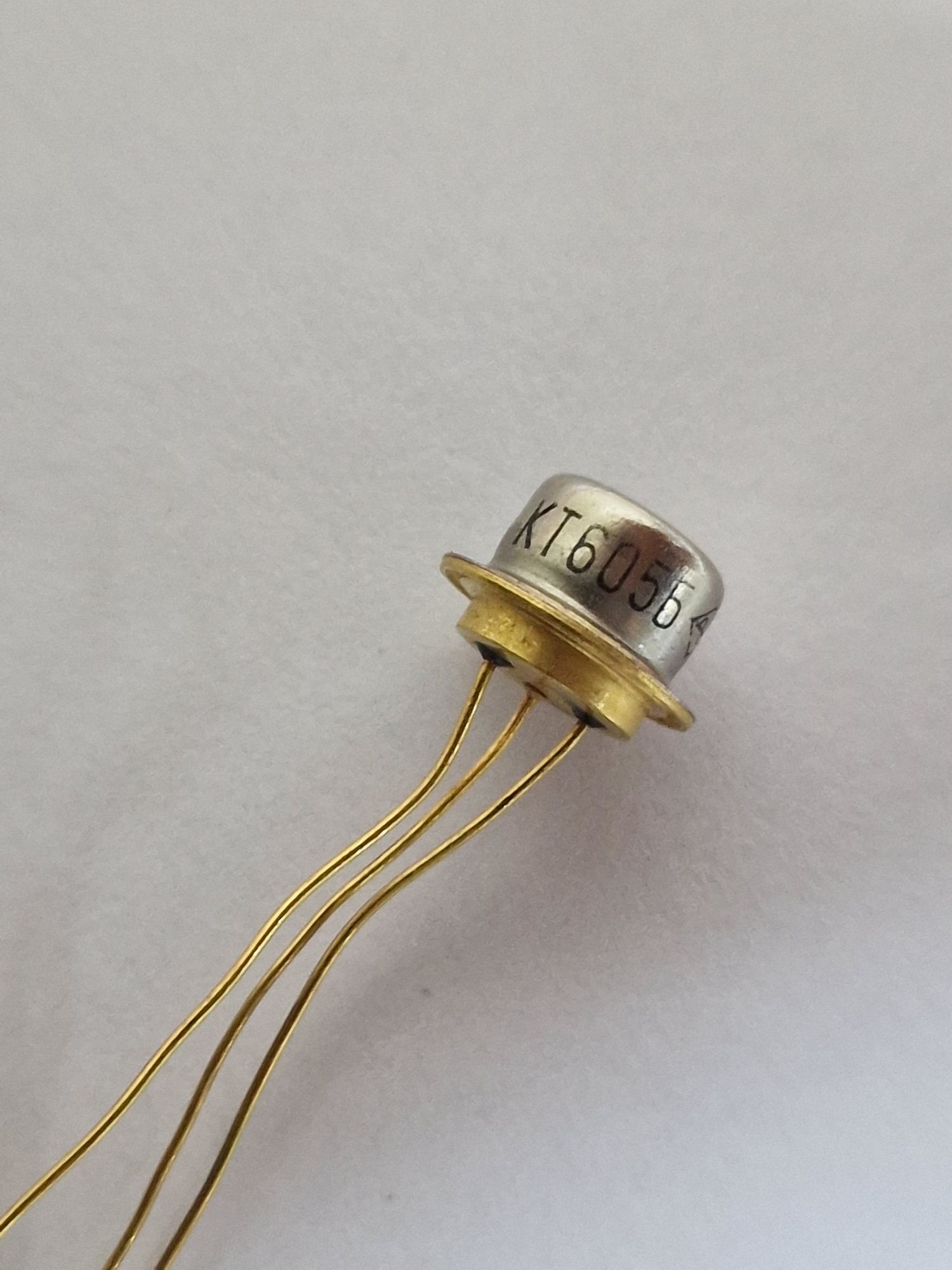 #139   Radziecki tranzystor UFO - KT605B / КТ605Б