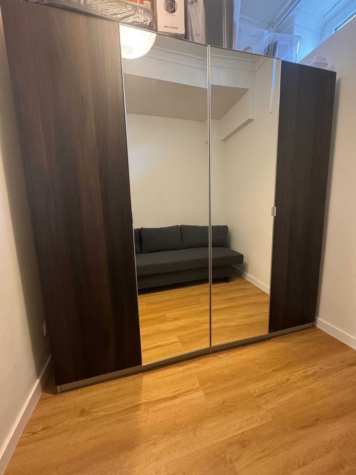 Saída do país – móveis impecáveis – Armário com 2 portas espelhadas