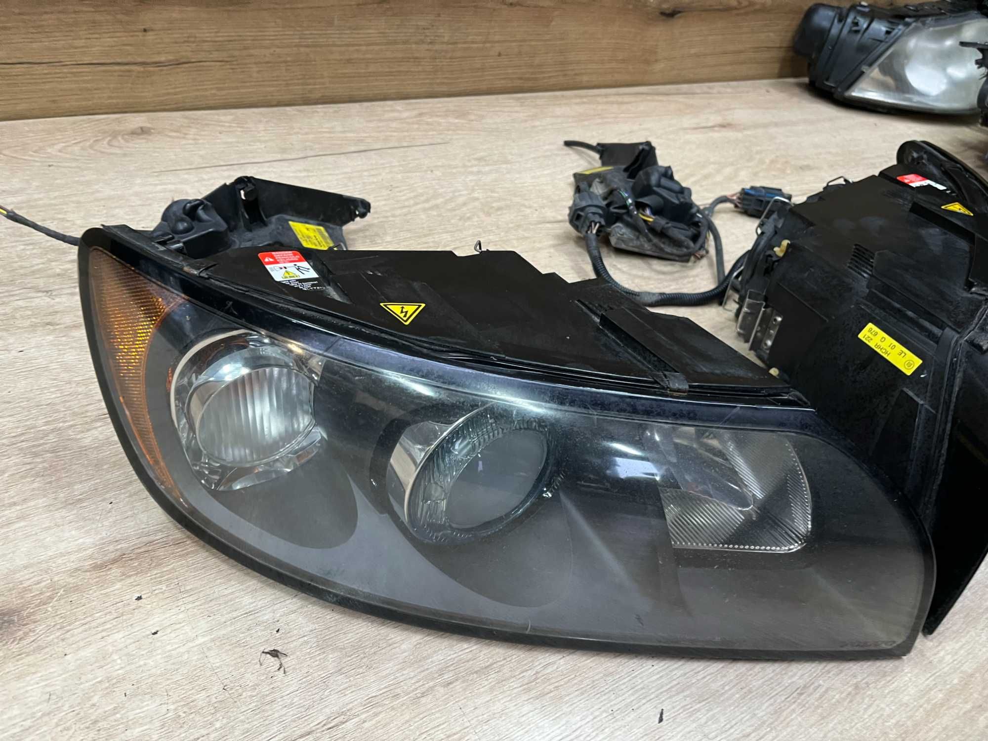 Lampa/reflektor przedni lewy prawy Volvo V50 Xenon