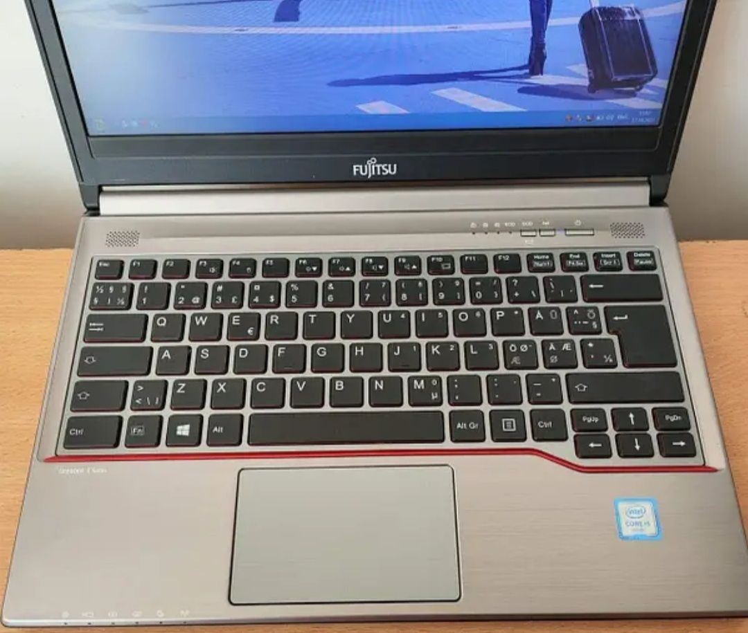 Ноутбук Fujitsu LIFEBOOK E736