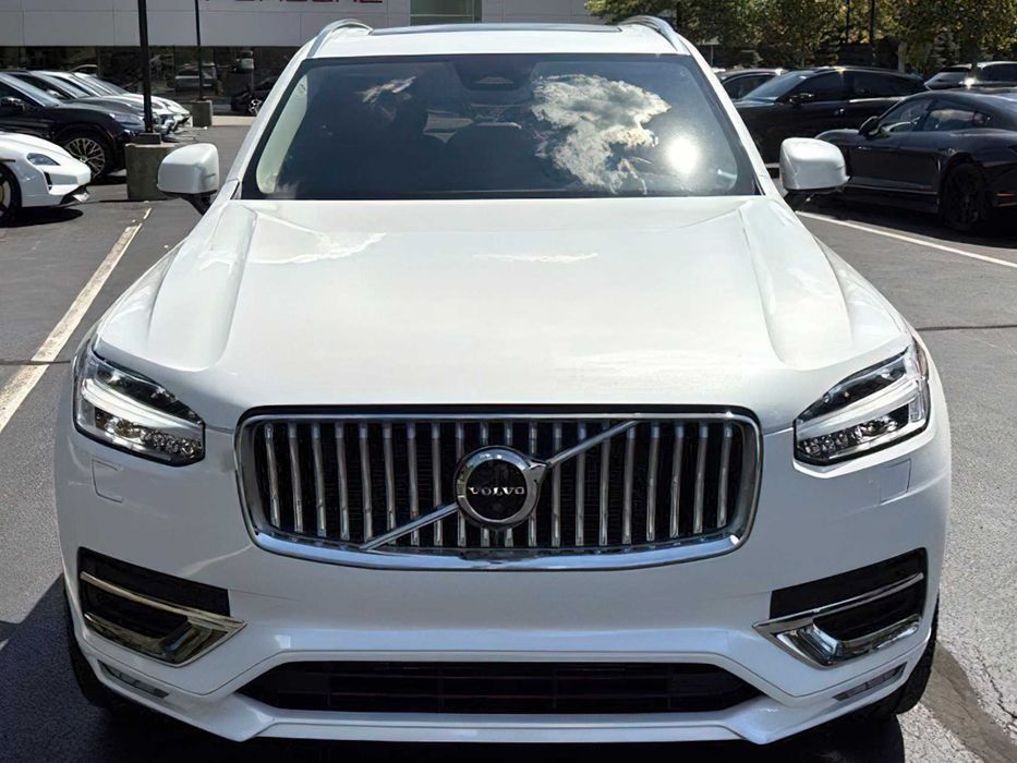 Volvo XC90      2023