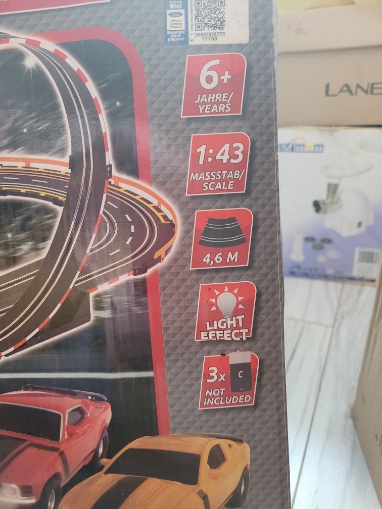 Tor elektryczny z dwoma autkami
