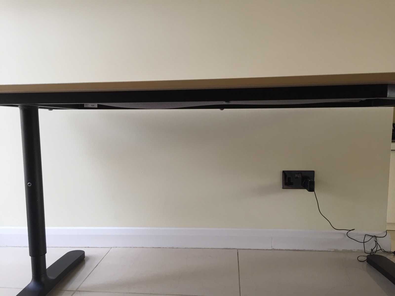 Mesa ajustável IKEA 160 x 80cm de 3 níveis de altura