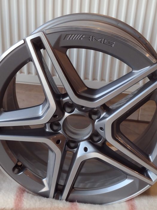 Stan idealny, Felgi AMG 18 cali + dekielki - oryginał Mercedes