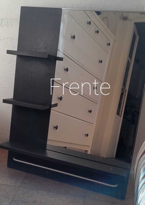 Móvel com espelho Ikea