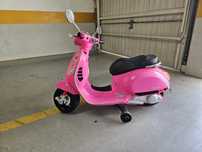 Vespa elétrica de Criança.