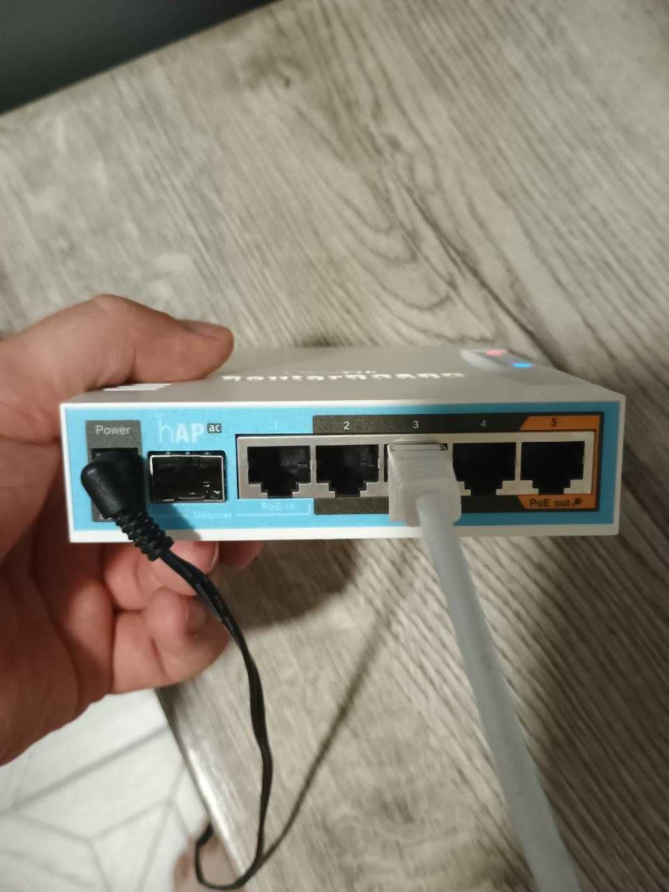 Маршрутизатор MikroTik hAP ac (RB962UiGS-5HacT2HnT)
