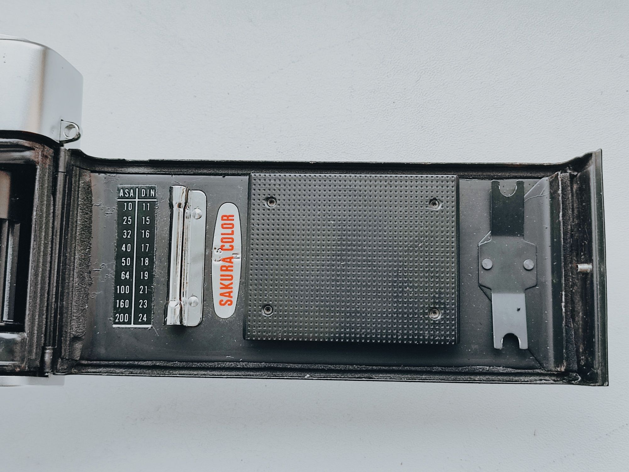 Konica EE Matic S, 40 мм 1:2,8 Konishiroku: вдосконалений далекомір