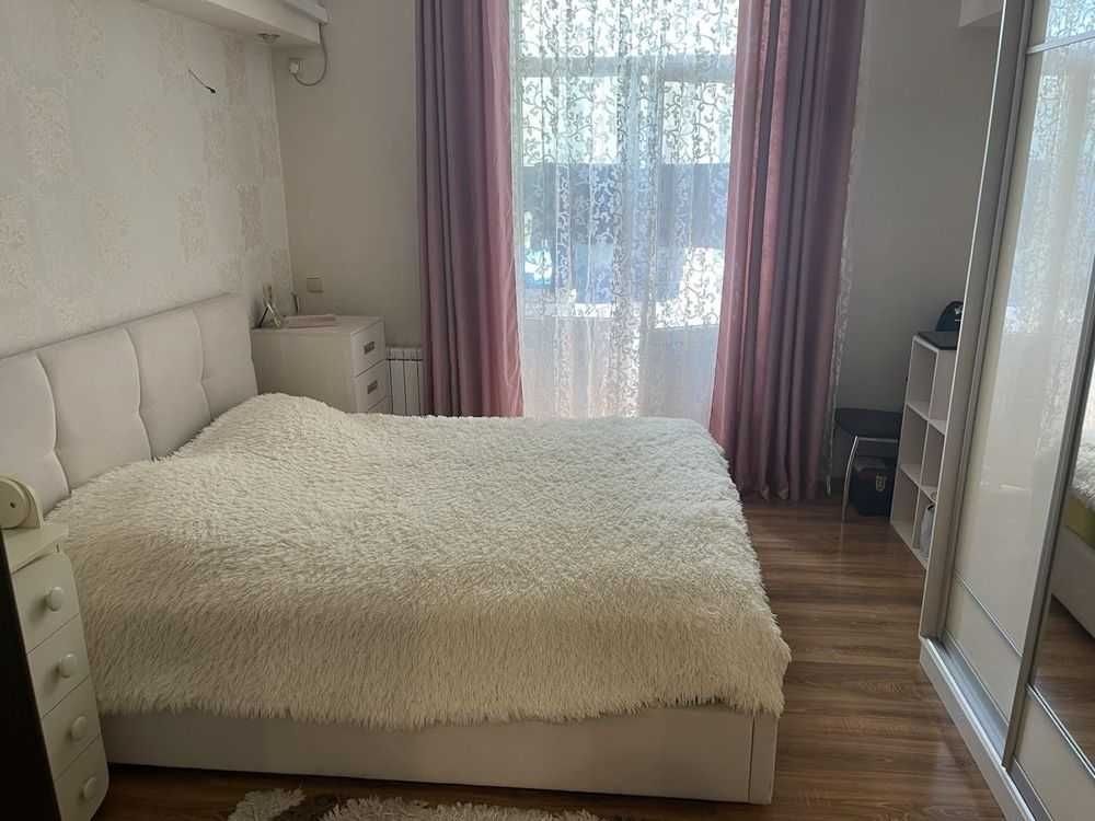 Продам   2к.кв.  Центр   вул.Михаїла Семенко   65000 у.е.      M