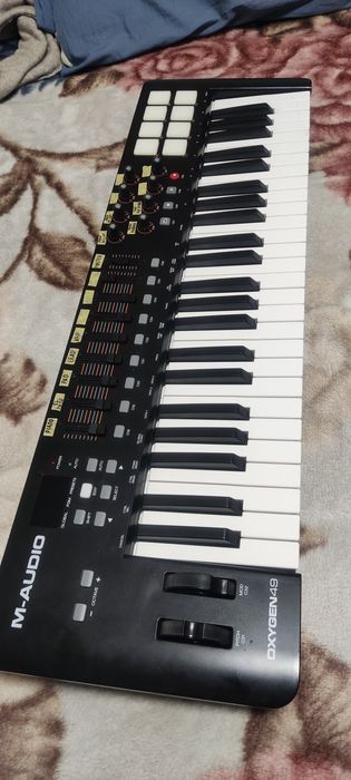 Продам midi клавиатуру M-AUDIO Oxigen49