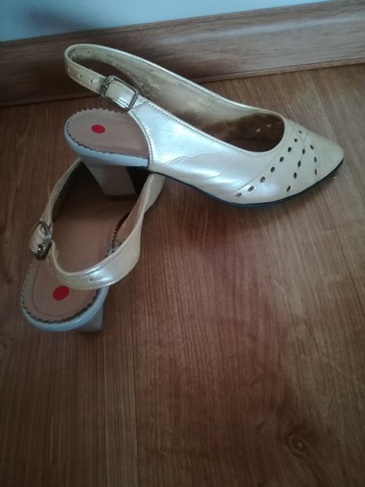 Buty damskie na obcasie roz 35