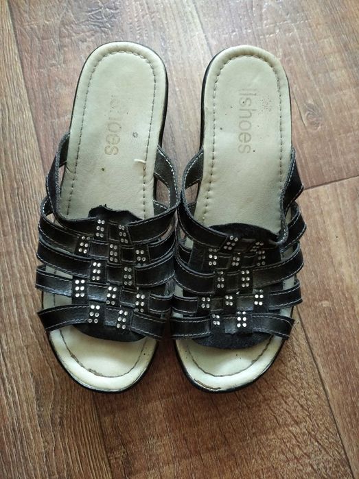 Продам    шлепки