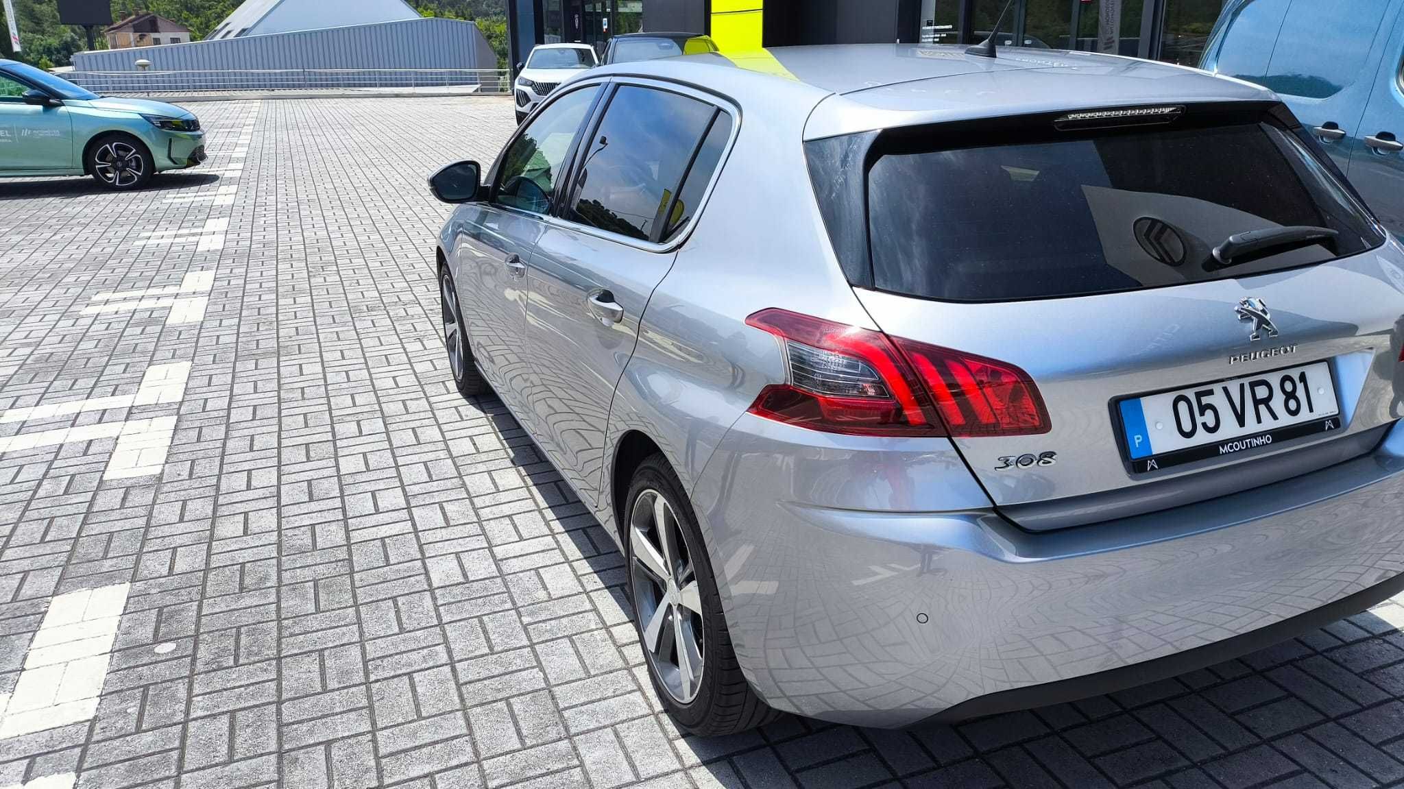 Peugeot 308 Allure 1.5 BlueHDi 130cv GPS / Vidros Escurecidos