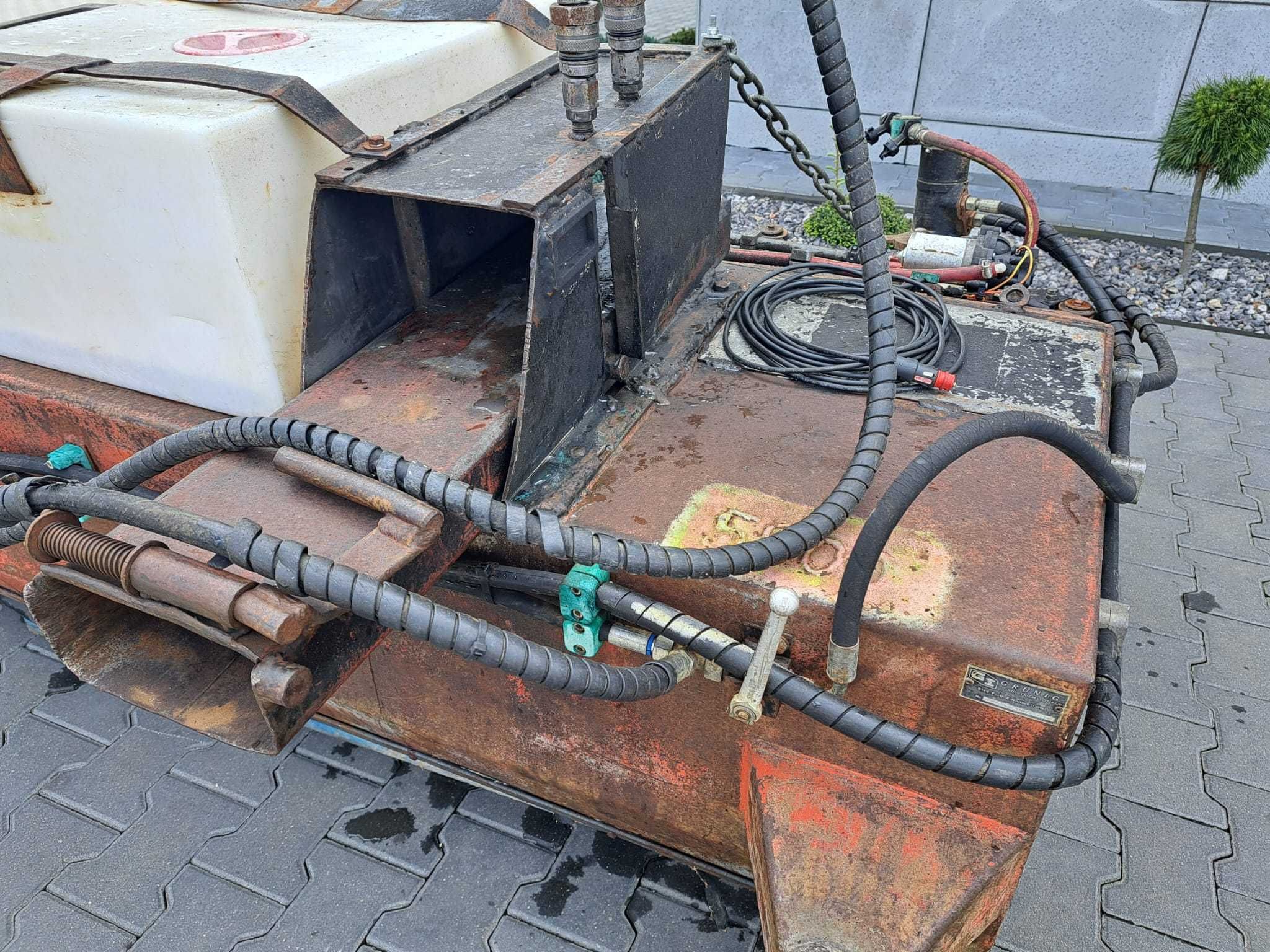 Zamiatarka uliczna Grünig GSX2000 hydrauliczna do koparko ładowarki