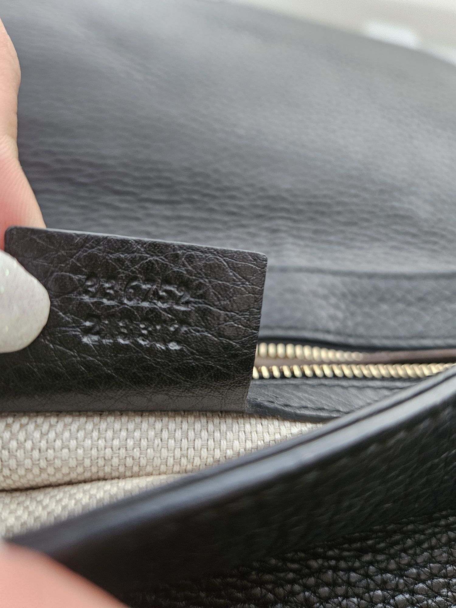 Bolsa gucci preta com documentos