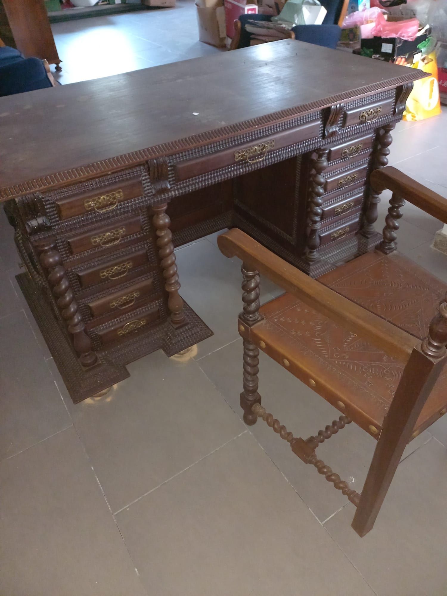 Conjunto de mobília antiga