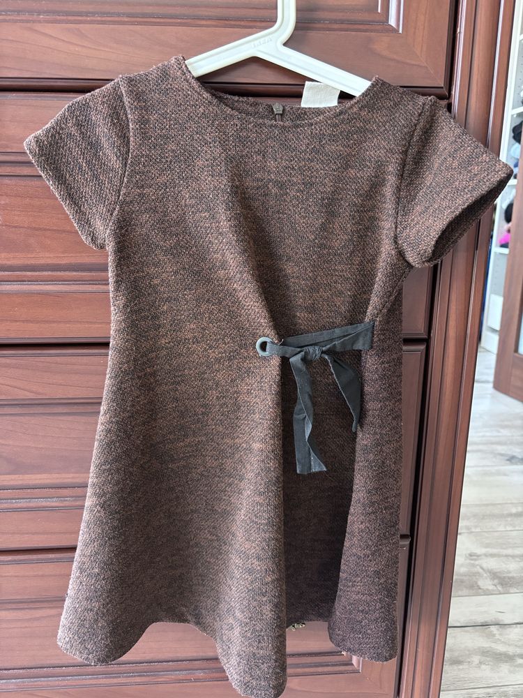 Sukienka na wiosnę elegancka Zara