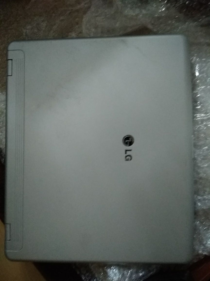 Sprzedam działający laptop LG