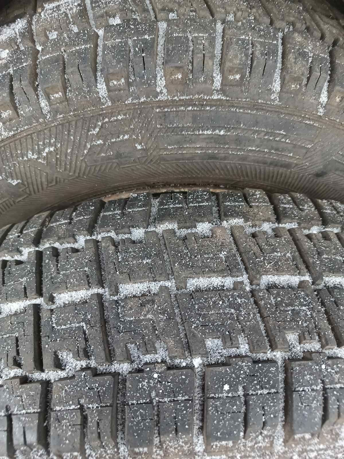 Пара колес УАЗ 235/75 r15 стан нових