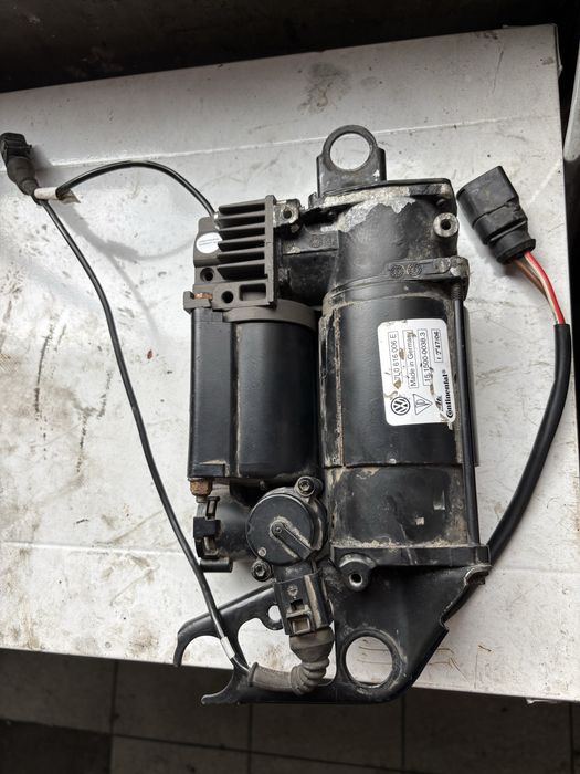 Kompresor pneumatycznego zawieszenia Audi Q7