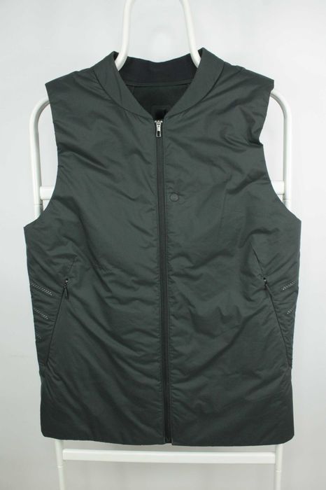 Надлегка спортивна жилетка Lululemon Insulated Athletic Vest S/46