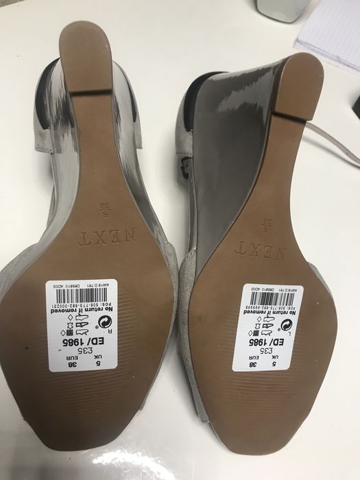 Nowe Jasnoszare buty na koturnie firmy Next rozm. 38