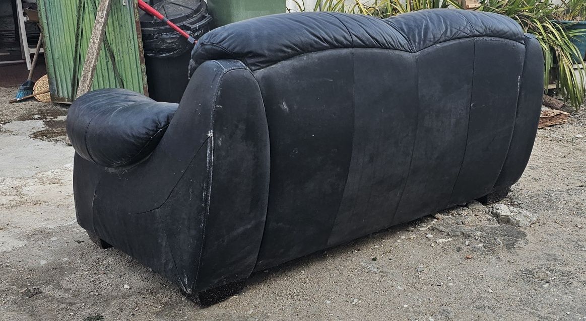 Sofa de pele (rasgado)