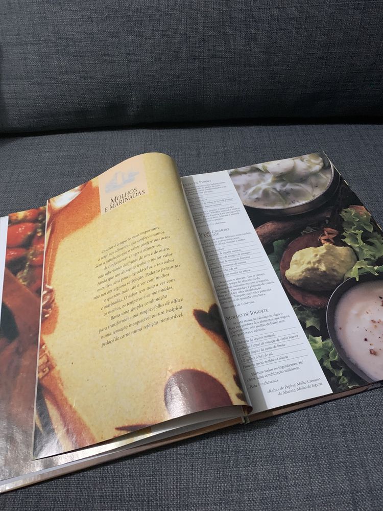 Conjunto de dois livros de culinaria