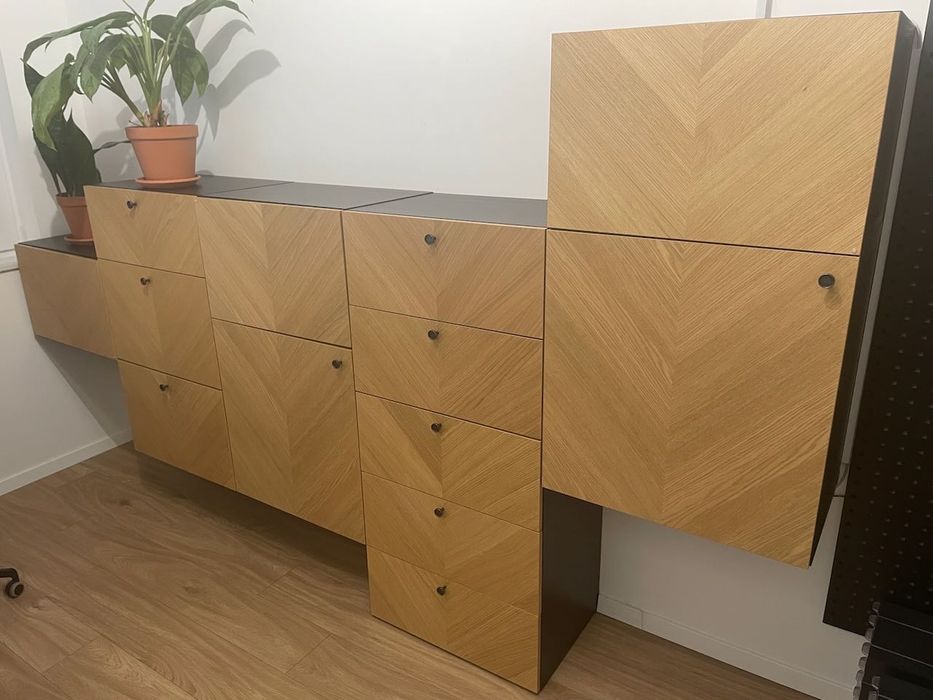Męska zabudowa meblowa BESTA z frontami z forniru