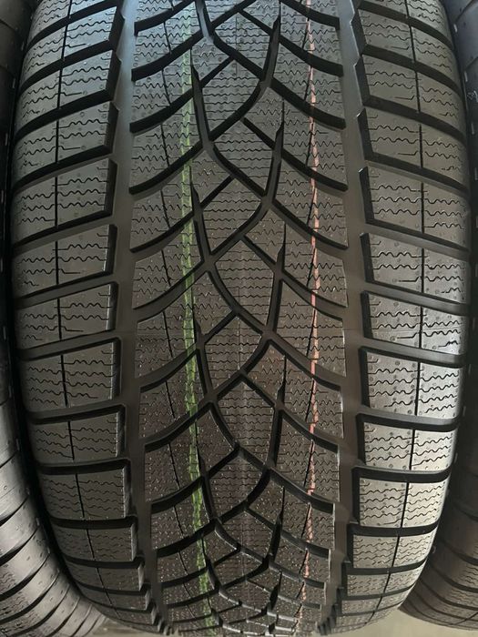 255/55/18 R18 Goodyear Ultra Grip Perfomance + 4шт нові зима