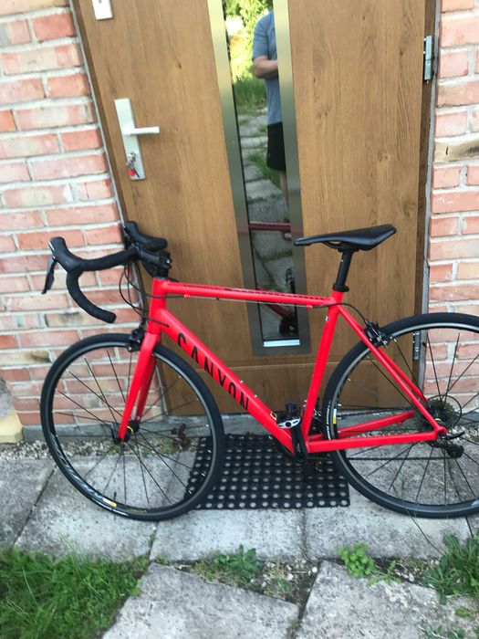 sprzedam rower szosowy czerwony nie używany