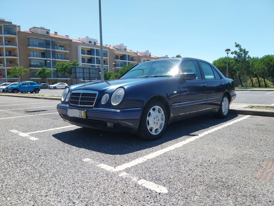 Mercedes Benz E320