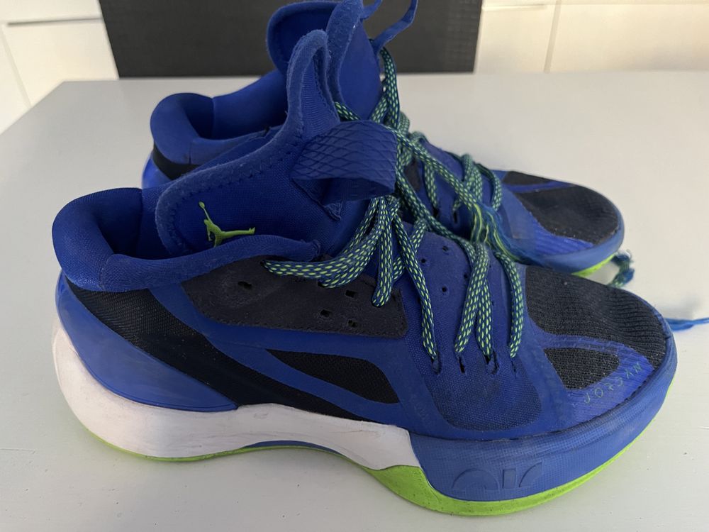 Buty sportowe dziecięce NIKE JORDAN rozm.39