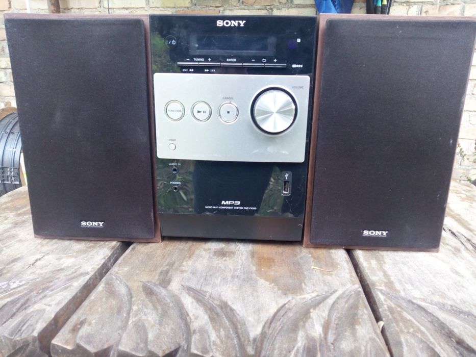 Sony Mini Wieża CMT-FX200 – komplet sprawny

Sprzedam kompletny zestaw