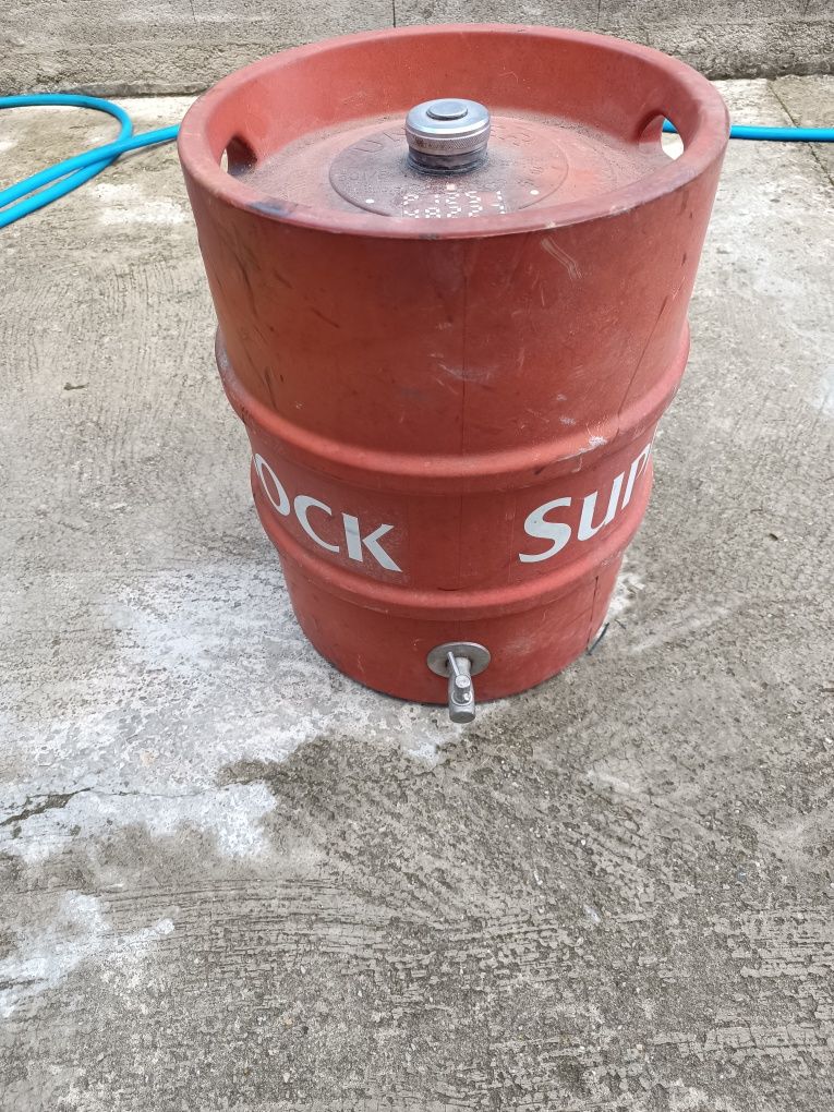 Barril de cerveja usado em bom estado