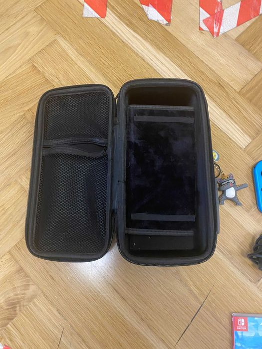 Nintendo Switch - stan bardzo dobry +3 gry +pokrowiec