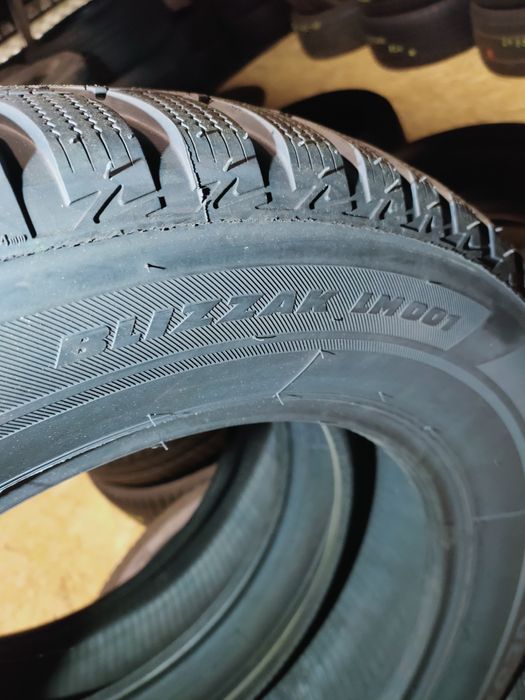 215/65R17 Bridgestone Blizzak LM001 z 2018r 8,5mm