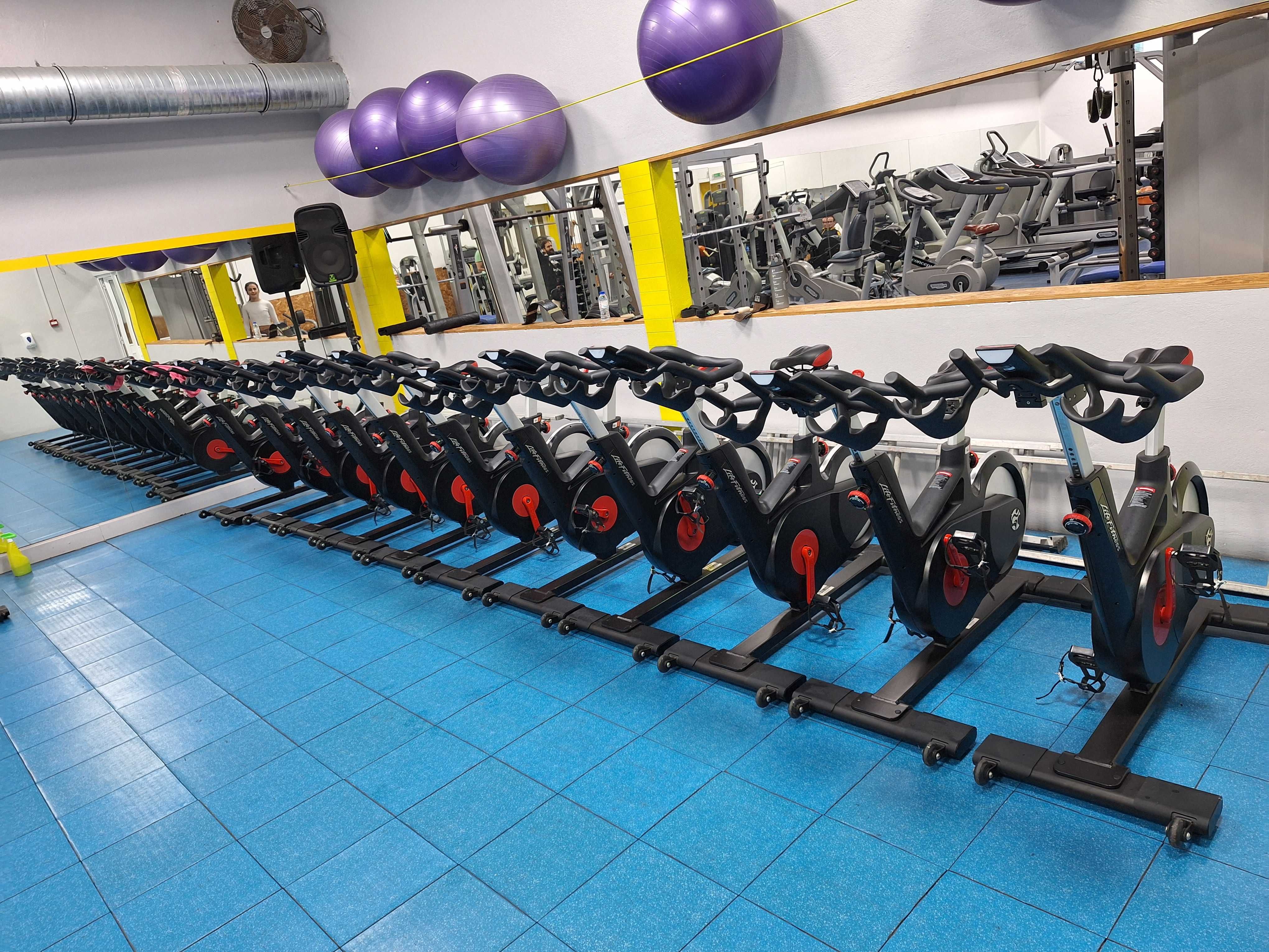 Bicicleta de Spinning life fitness ic6