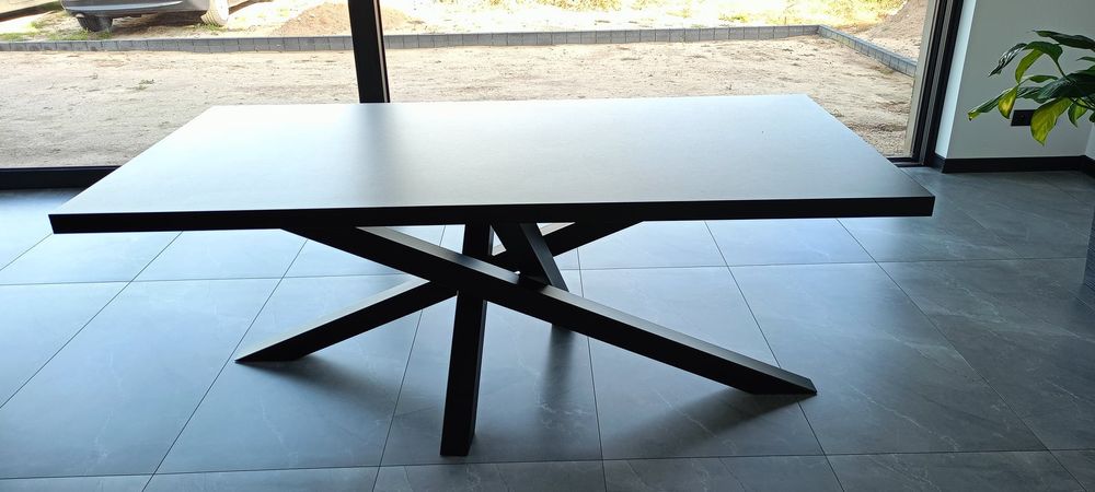 Stół pająk do salonu Nowy