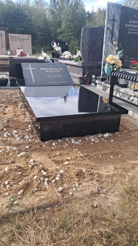 Nowoczesne pomniki z kompozytu 5299 zł z montażem Cały Kraj.
