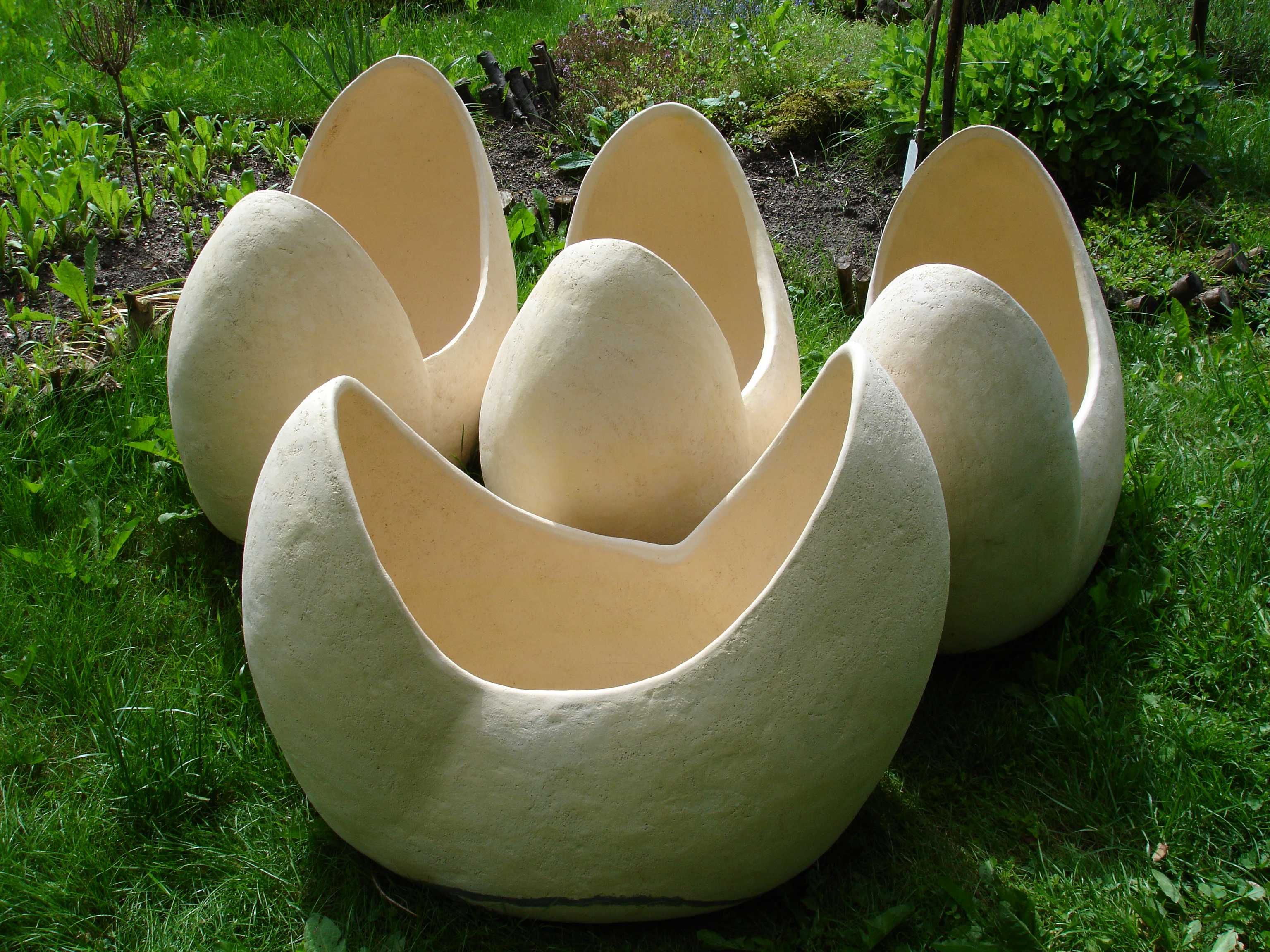 Donica ceramiczna dł. 80 cm. Wys. 60 cm. Szer. 40 cm.