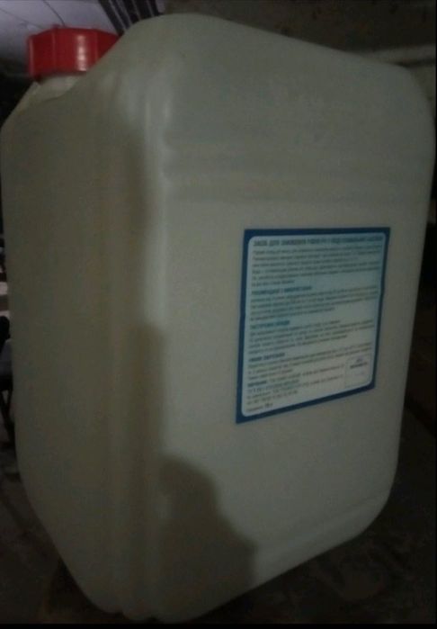 Каністри пластикові