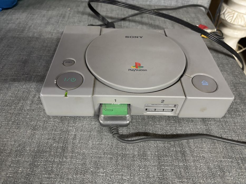 Consola Sony PS1 a funcionar