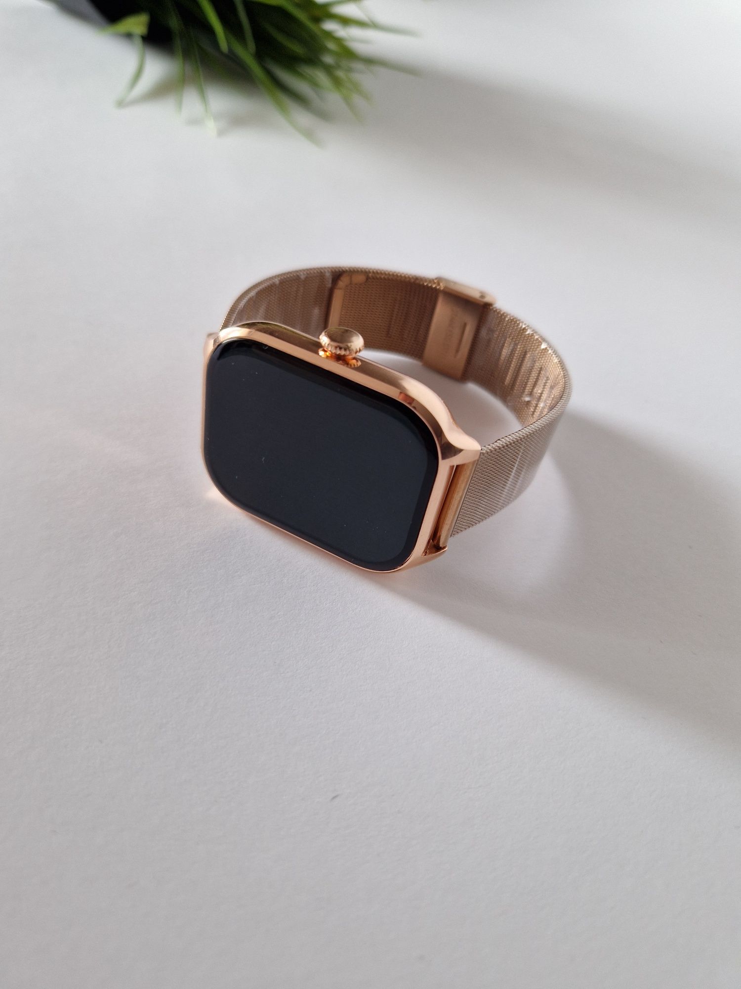 Smartwatch HK9, komplet złotego zegarka