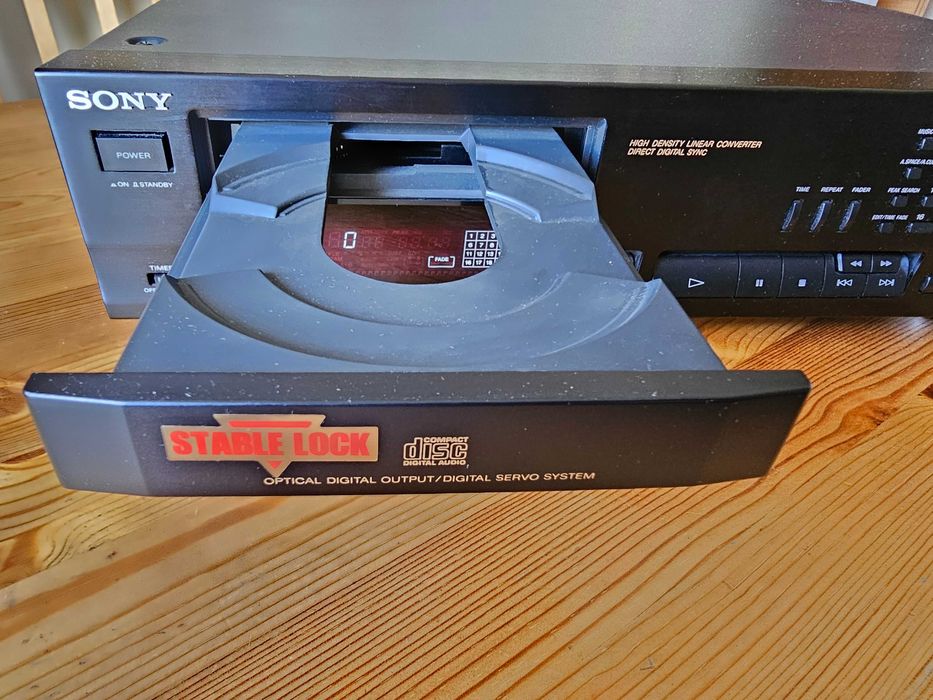 CD плейер Sony CDP-711